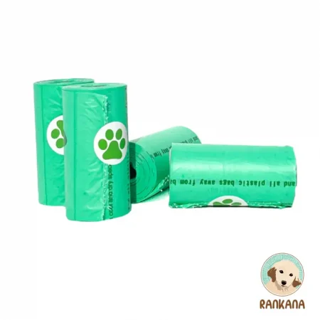 Pack de 4 rollos de bolsas verdes para recojo de heces de mascotas con logo de huella de Rankana.
